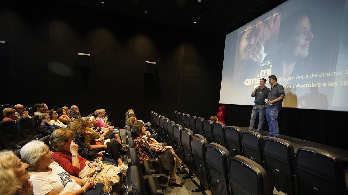 Espectadors al cinema Truffaut, durant una presentació.