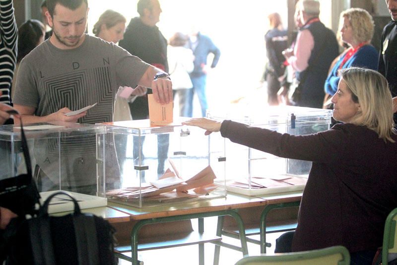 Los valencianos votan en las elecciones autonómicas 2019