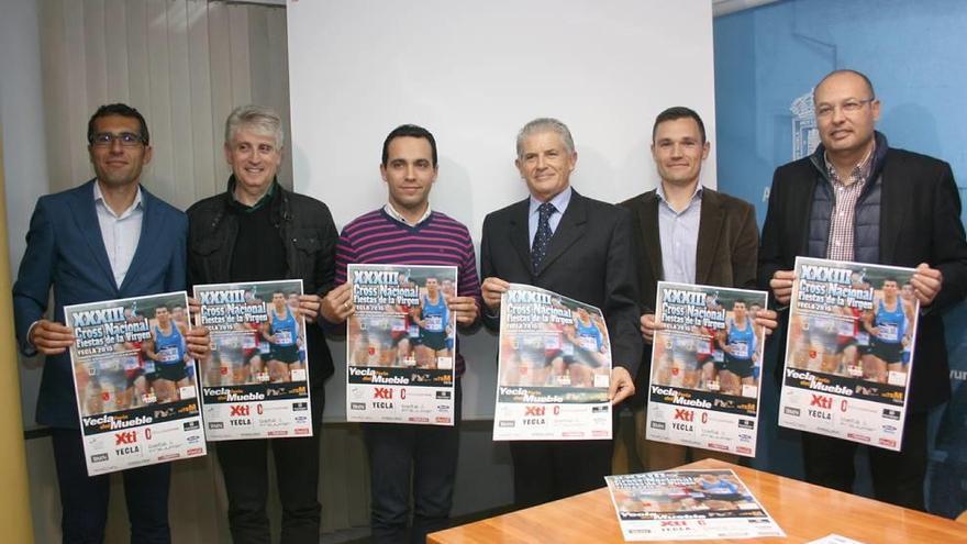 Organizadores y representantes del Ayuntamiento y la Comunidad, ayer en la presentación.