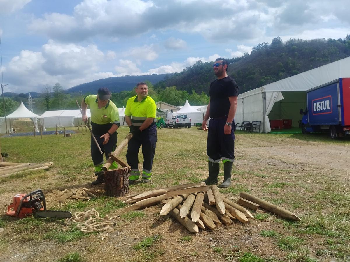 Cornellana, en Salas, se prepara para la Feria del Salmón y la subasta del campanu de Asturias