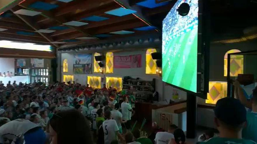 Enttäuschte Fans im Bierkönig an der Playa