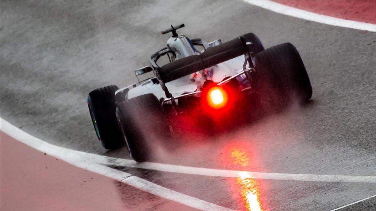 Hamilton rodando bajo la lluvia en Austin