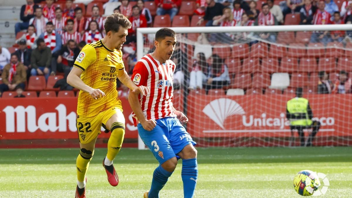 Resumen, goles y highlights del Sporting 3 - 4 Mirandés de la jornada 31 de LaLiga Smartbank