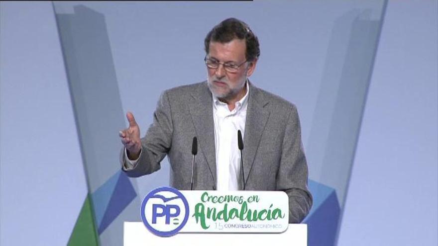 Rajoy reitera a ETA en Málaga que "En este país no se paga precio político" por entregar las armas