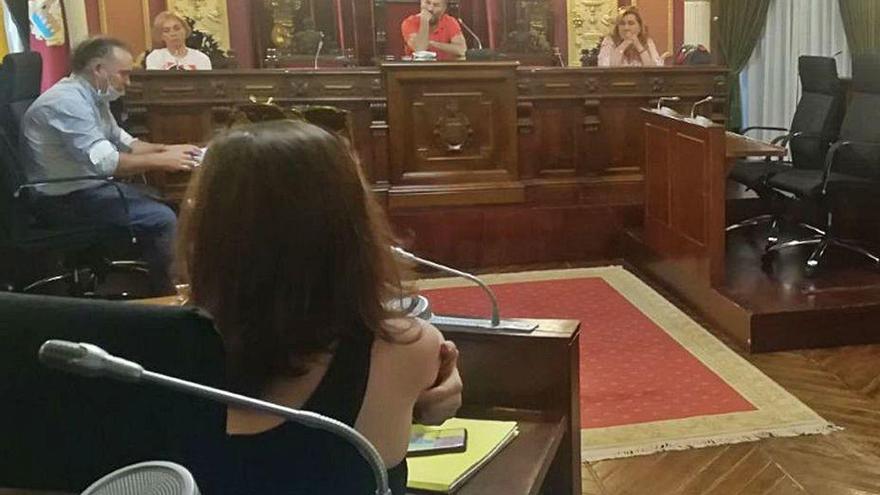 El alcalde, en la reunión con portavoces de Véxote nos Viños.