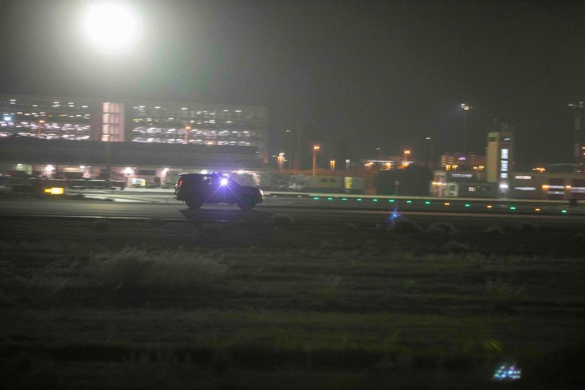 Cierra el aeropuerto de Palma por la presencia de pasajeros en las pistas.