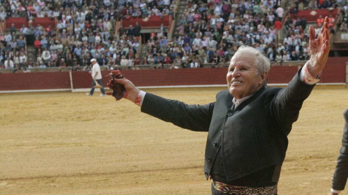 Contra el cáncer | Volvió a los ruedos para una corrida benéfica.