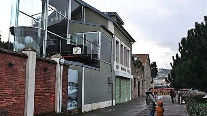 Entrada del restaurante municipal de A Fábrica en Perillo.