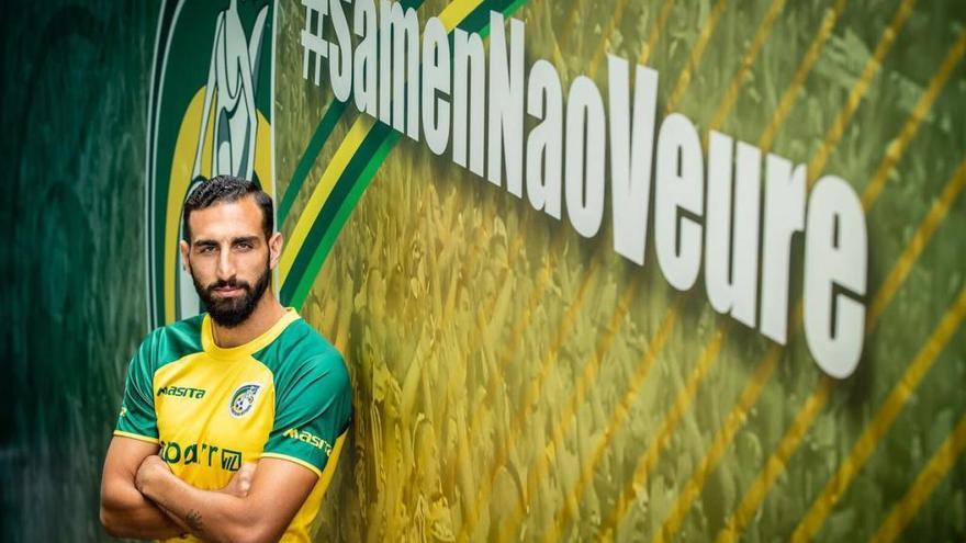 José Rodríguez, posando con la elástica del Fortuna Sittard de la liga holandesa.