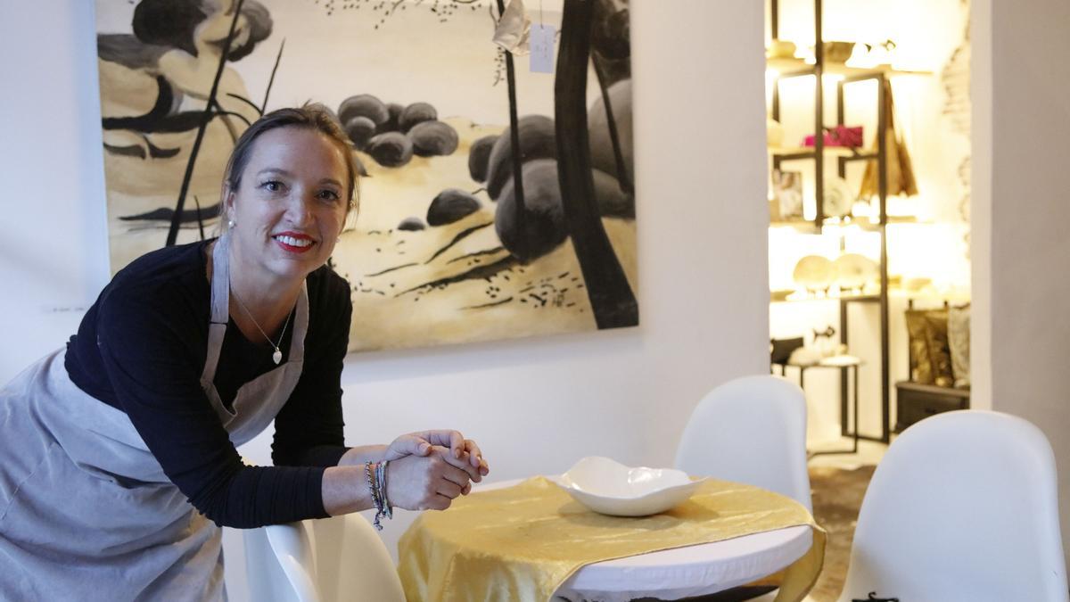 Julia Fischer-Bernard hat in ihrer Galerie ein kleines Café eingerichtet.