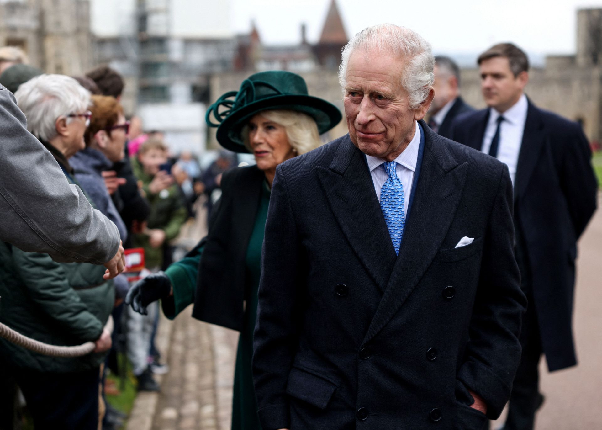 El rey Carlos III asiste a la misa de Pascua en su primera aparición pública desde su diagnóstico de cáncer