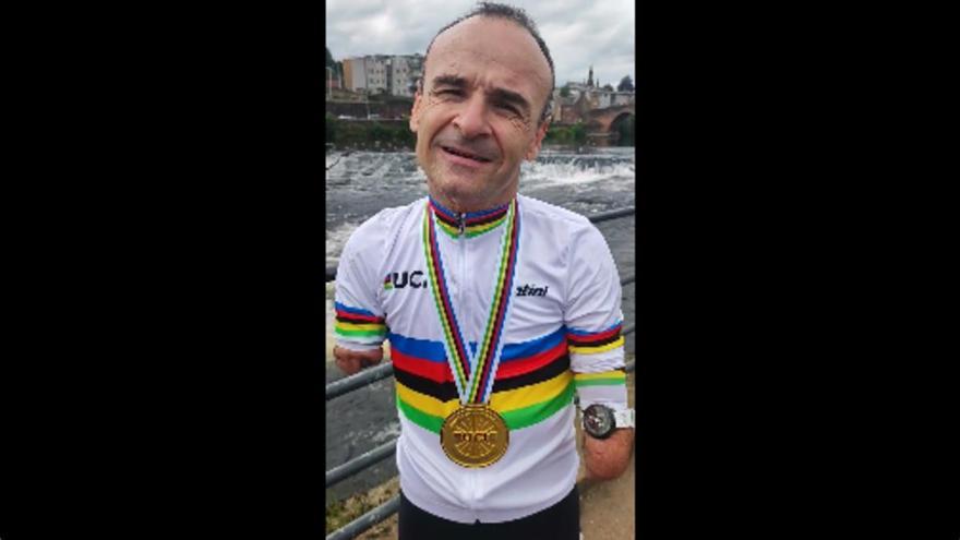 El ciclista espanyol paralímpic, Ricardo Ten, no té braços i li regalen un rellotge en el Mundial de Glasgow