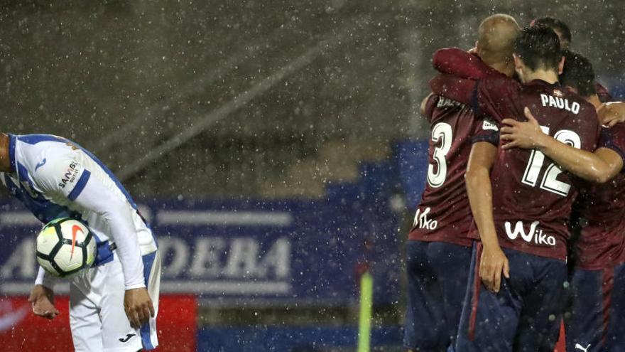 Los jugadores del Eibar celebran el gol de Gálvez.