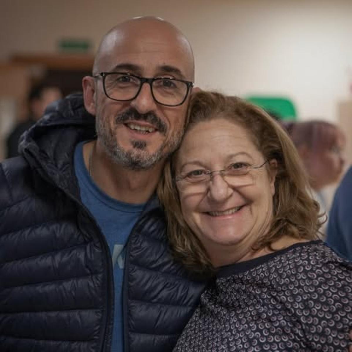 Sergi González y Rosario Pardo durante el rodaje de 'Será nuestro secreto', en 2018.