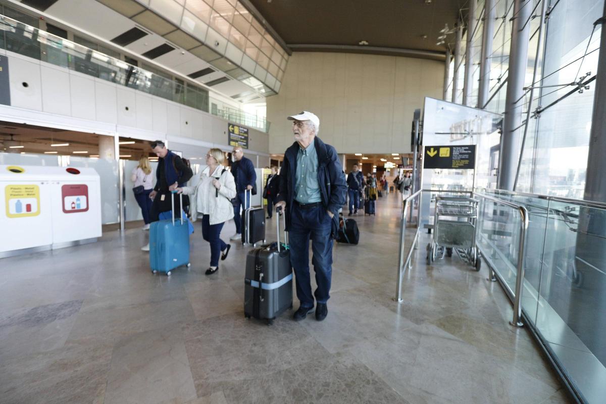 Viajeros en el aeropuerto de Valencia, durante las pasadas Fallas.