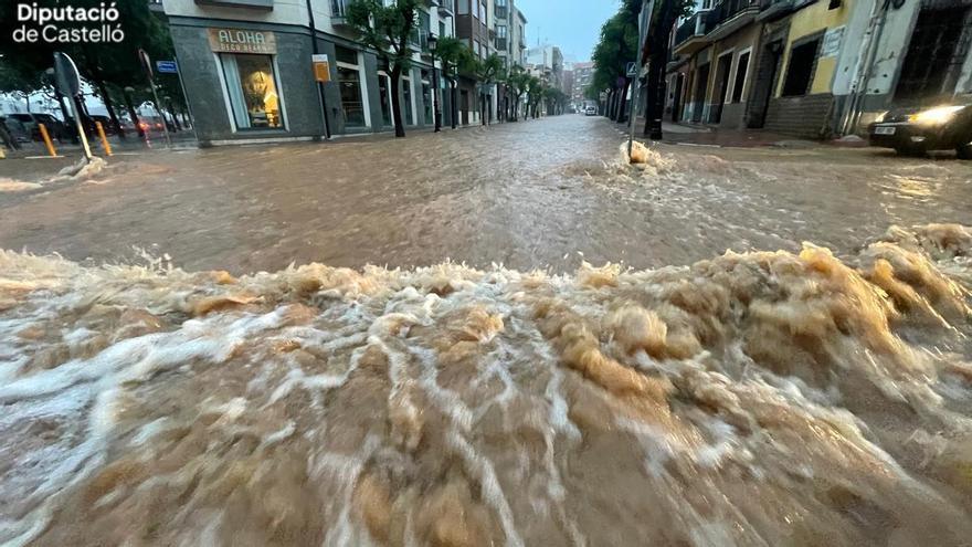 Un temporal histórico hace estragos en Castellón: rescates e inundaciones