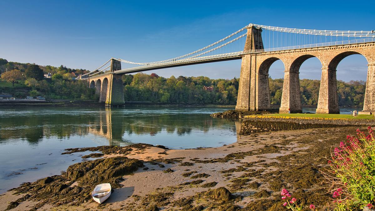 Menai Suspension Bridge, el primer puente colgante moderno y todo un emblema de ingeniería civil