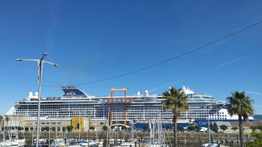 «Celebrity Apex», última escala de un mayo con 22.000 cruceristas en Vigo