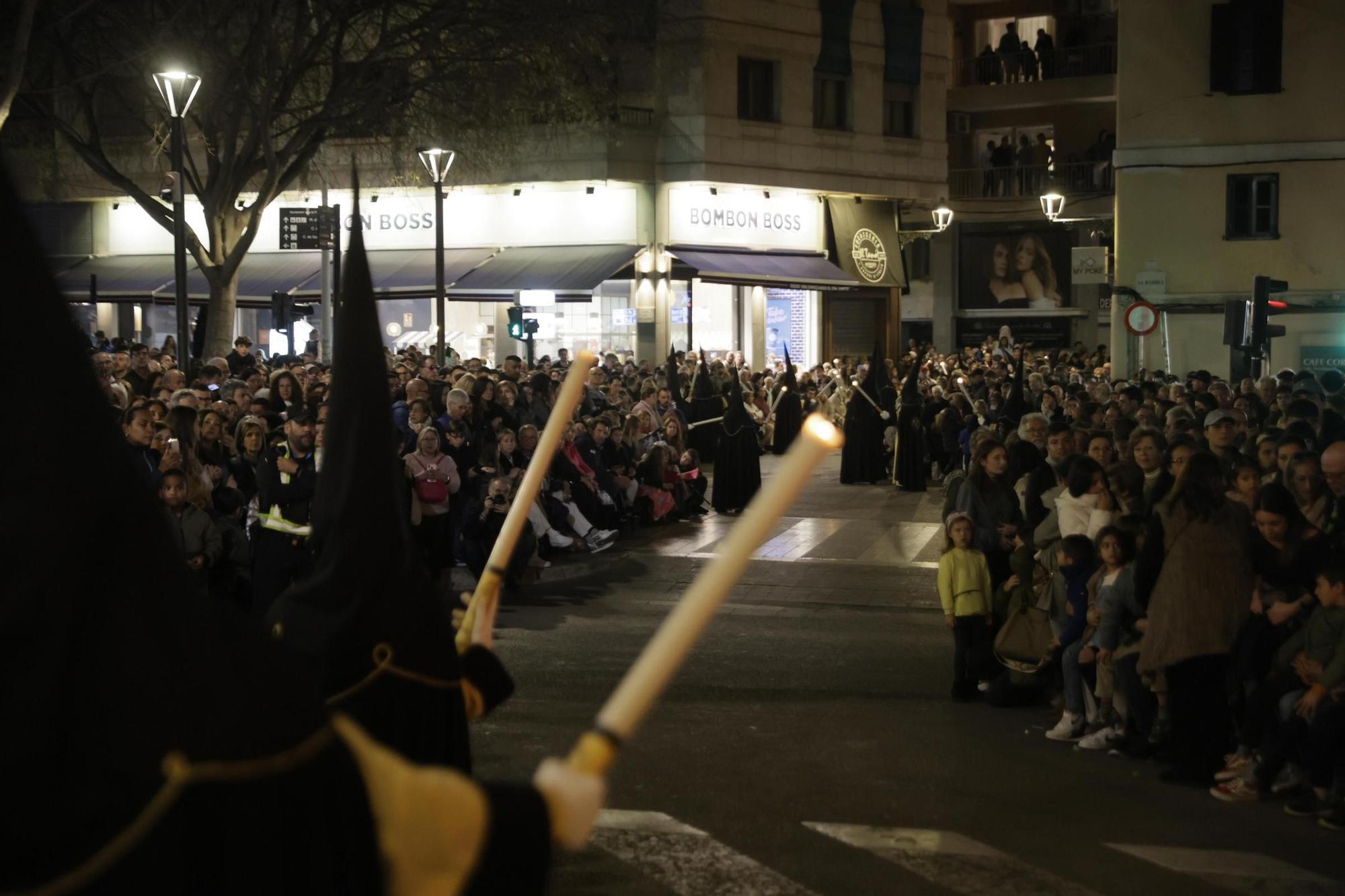 El centro de Palma vive con fervor la multitudinaria procesión del Crist de la Sang