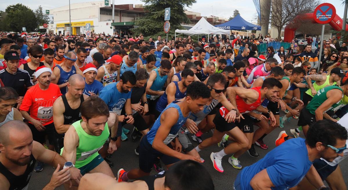 Un grupo de atletas inician la pasada edición de la San Silvestre Cordobesa.