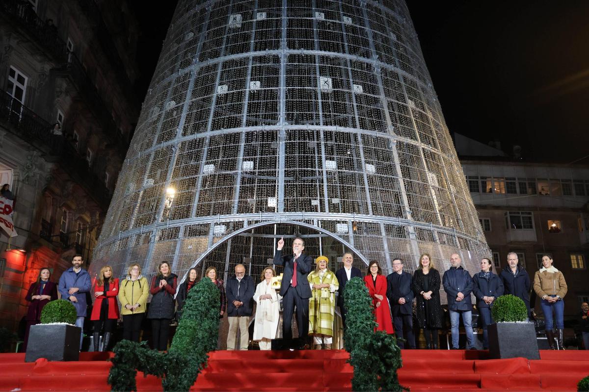 Vigo enciende la Navidad más grande de su historia ante miles de personas