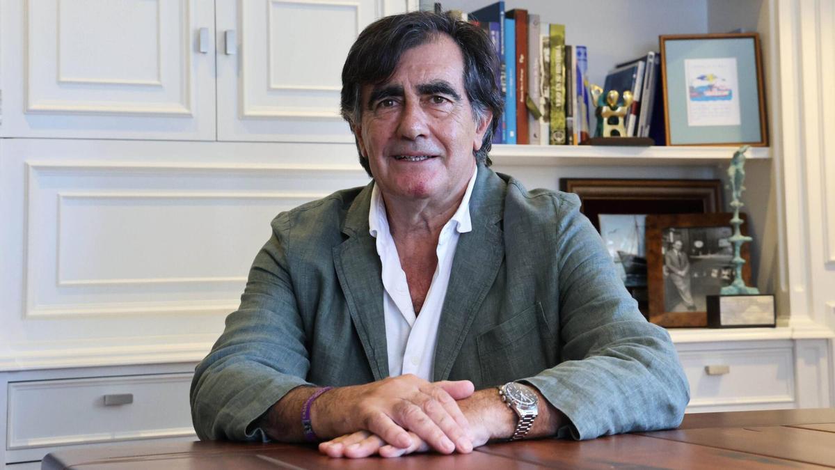 José Enrique Pereira, en su despacho de la Armadora Pereira, en Vigo.