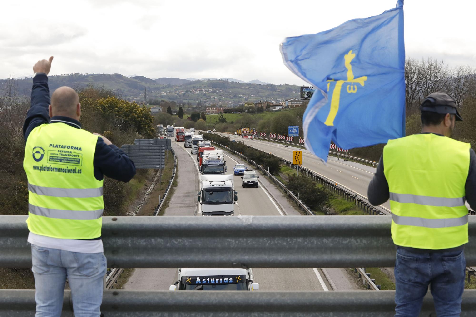 EN IMÁGENES: Así está siendo el paro del transporte en Asturias