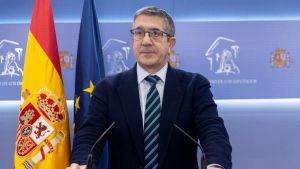 El portavoz del PSOE en el Congreso, Patxi López, durante una rueda de prensa posterior a la Junta de Portavoces, en el Congreso de los Diputados.