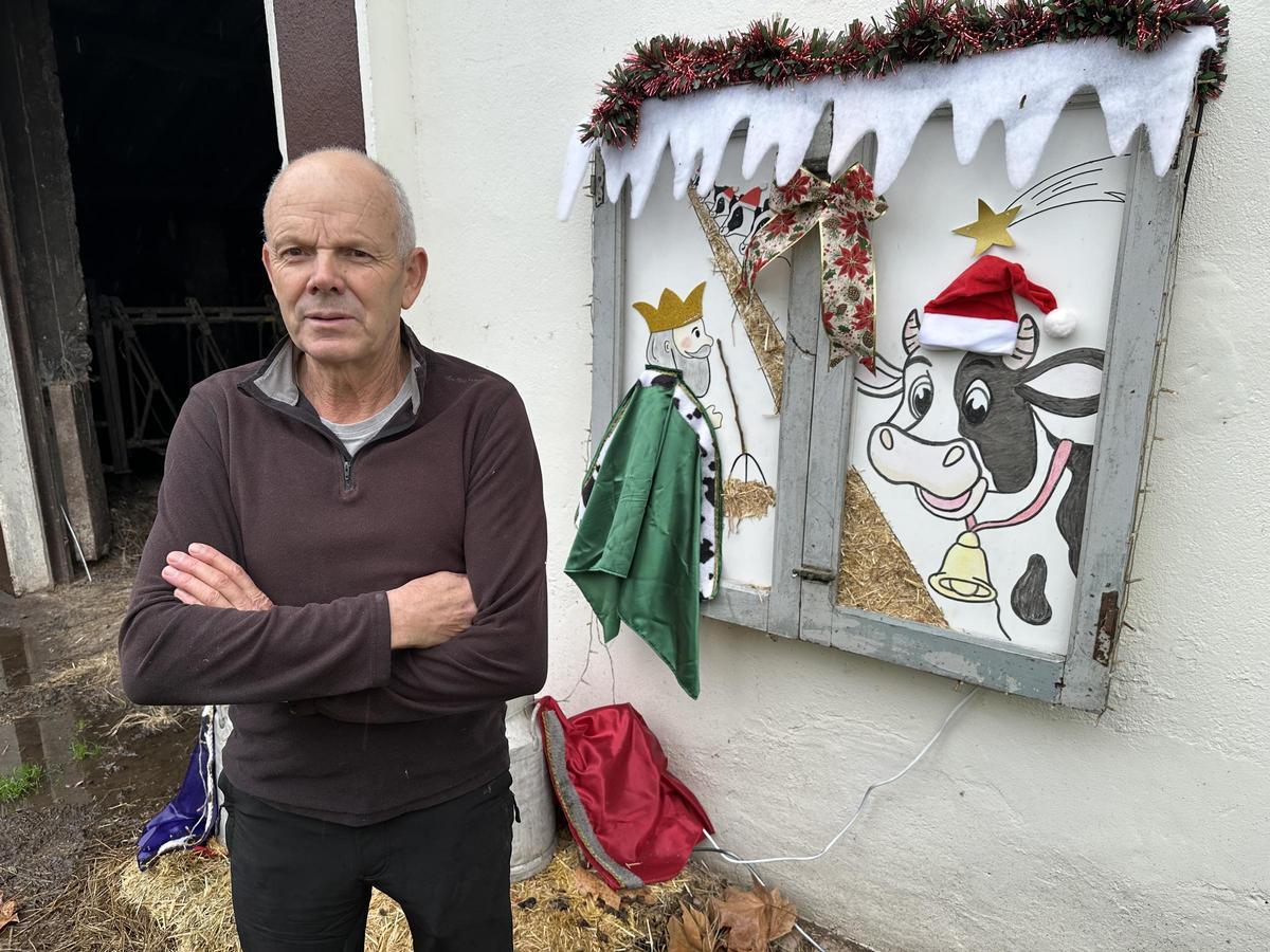 El ganadero en su expotación de El Pito.