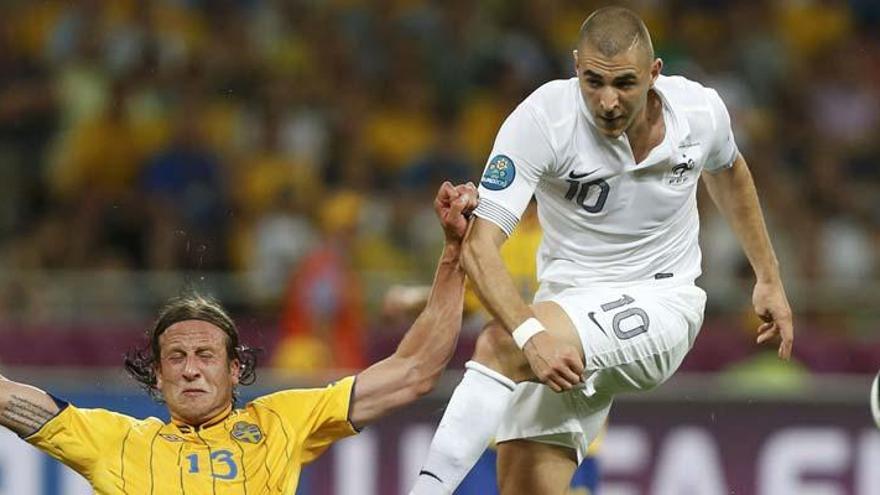 Benzema, en acción contra Suecia.