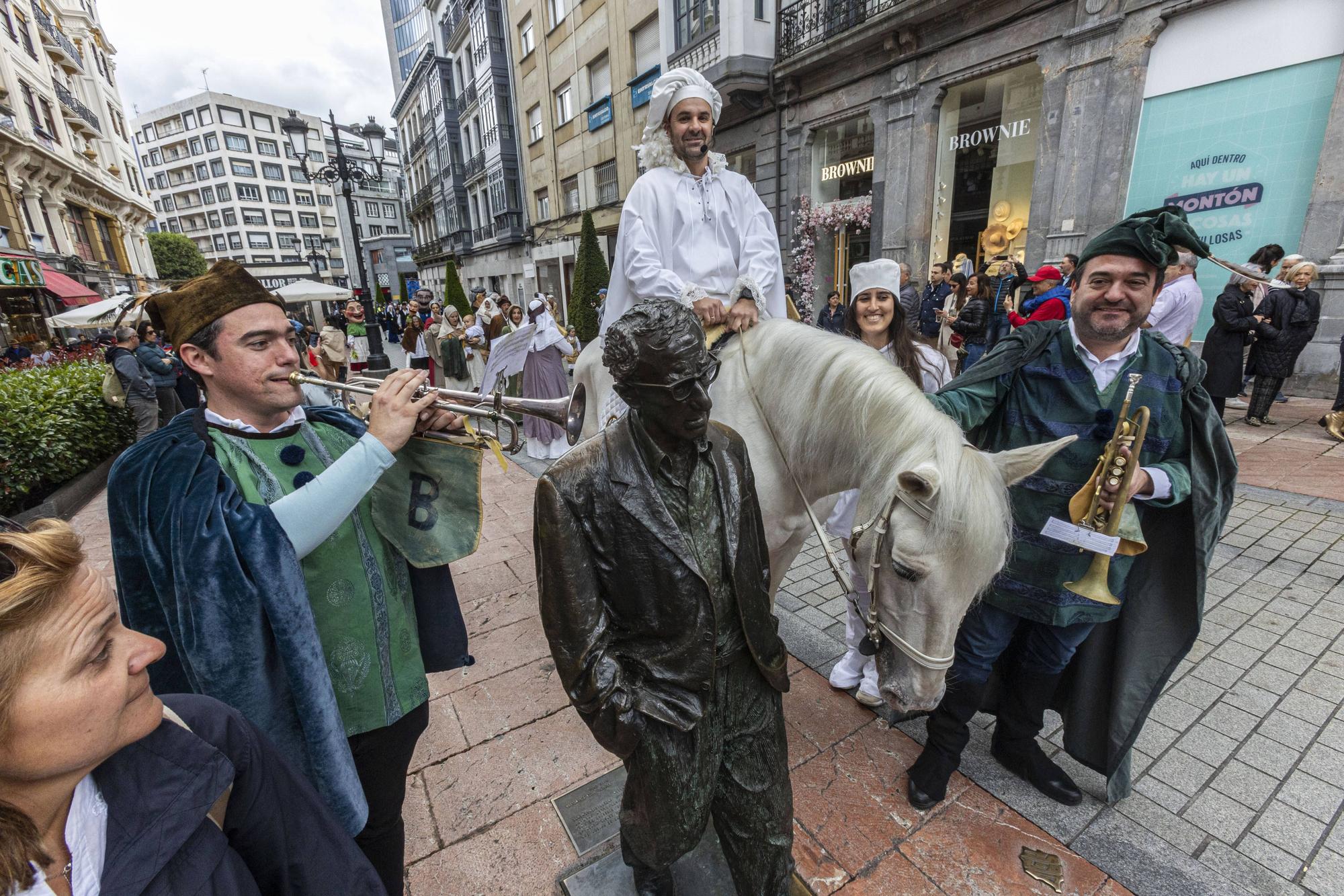 En imágenes | Cabalgata del Heraldo por las calles de Oviedo