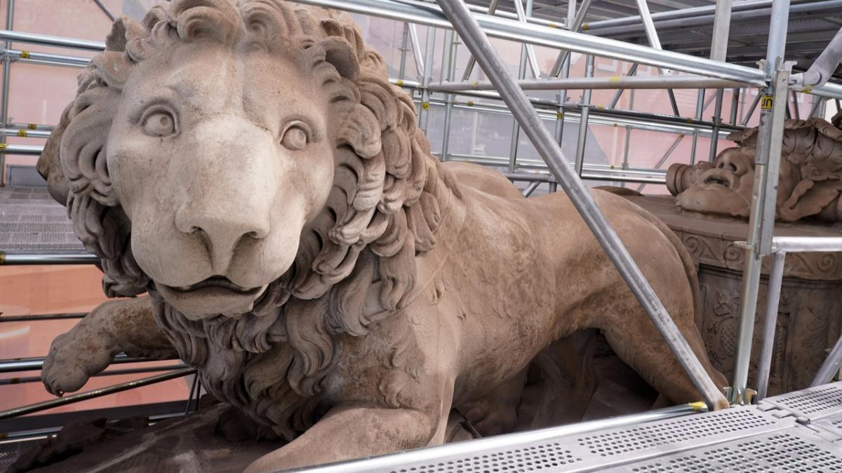 Hipómenes y Atalanta: la historia de los dos leones que tiran del carro de Cibeles.