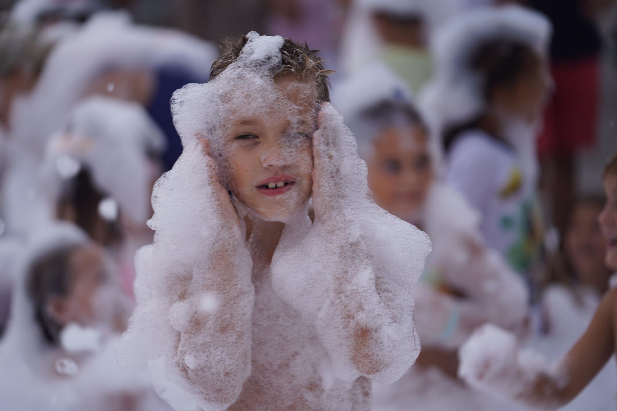 Mira aquí todas las imágenes de la fiesta de la espuma infantil en Jesús