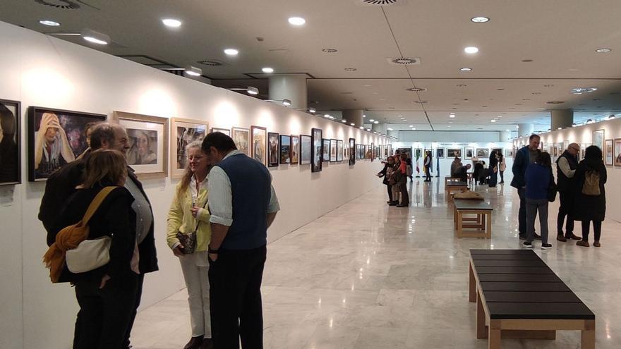 La exposición de la séptima edición de la Bienal Internacional de Pintura al Pastel, durante su primer día de apertura al público. | V. D.