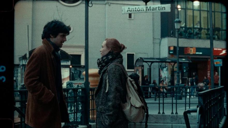 Crítica de 'Los ilusos 13+13': Jonás Trueba añade escenas en color y encuadres distintos a la película que gestó su estilo