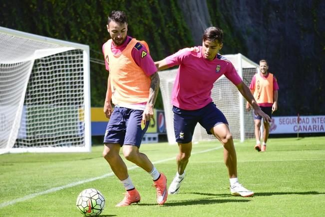 Entrenamiento de la UD Las Palmas en Barranco ...