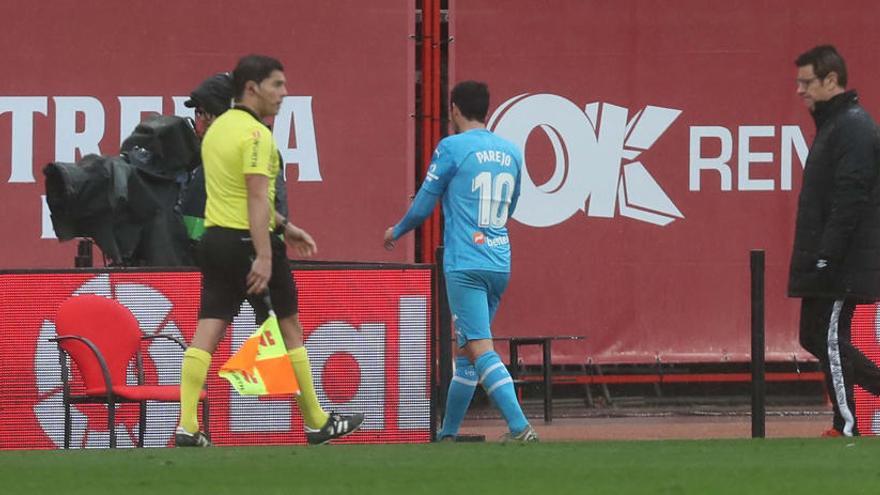 Parejo se retira expulsado del estadio de Son Moix.