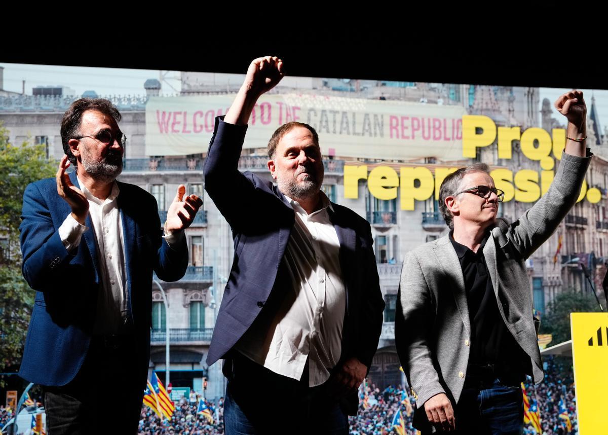Oriol Junqueras, con Lluís Salvadó y Josep Maria Jové, en un acto de ERC.