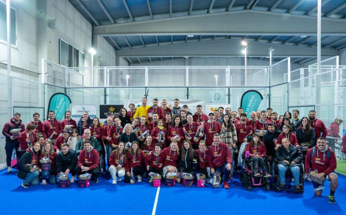 Foto de familia de todos los participantes.