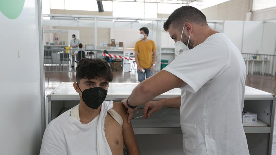 La población de Ibiza y Formentera se podrá vacunar sin cita hasta el 31 de agosto