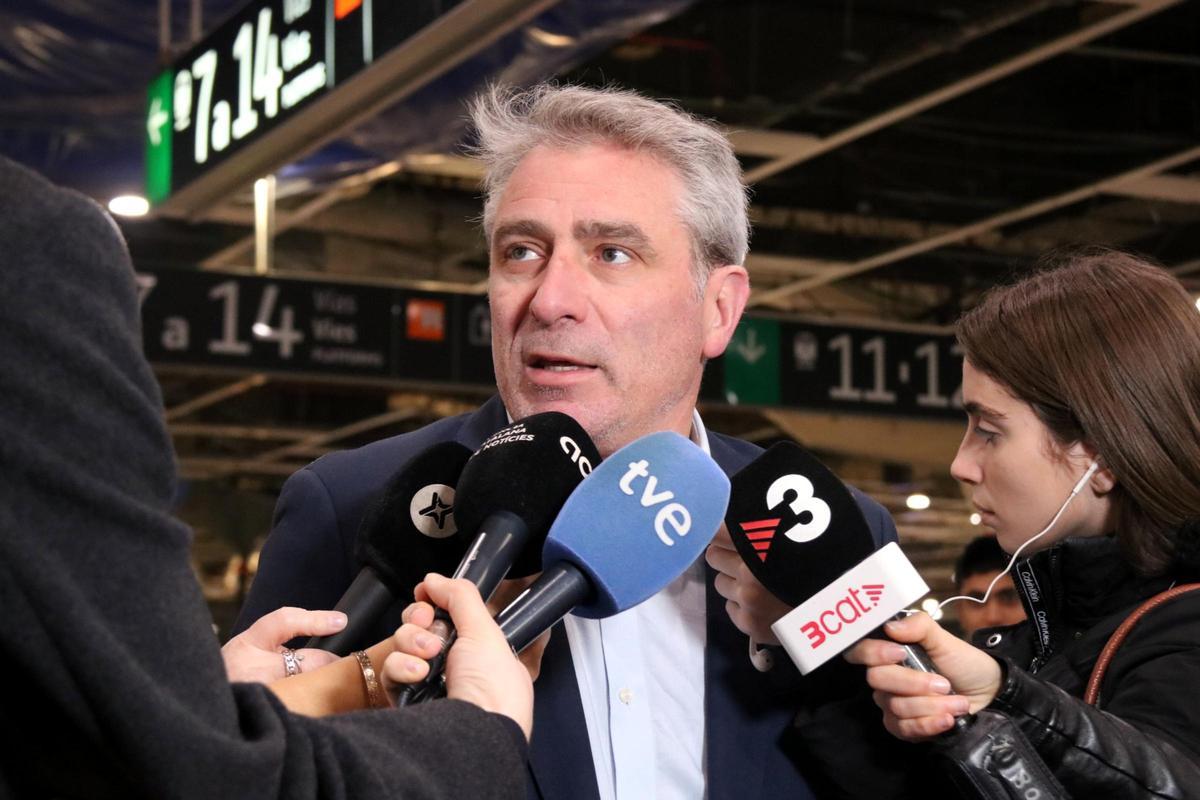 El portaveu de Renfe a Catalunya, Antonio Carmona, en una atenció als mitjans.