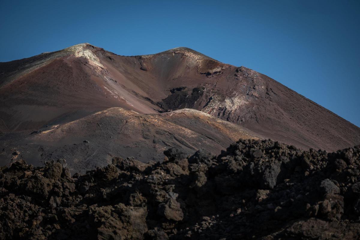 Visita al cono volcánico del Tajogaite
