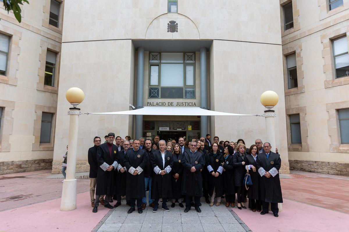 Imagen de una concentración de Letrados de la Administración de Justicia en Benalúa el pasado diciembre.