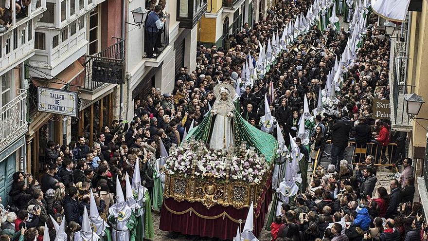 Procesión de la Cofradía de la Virgen de la Esperanza, en la calle Balborraz.