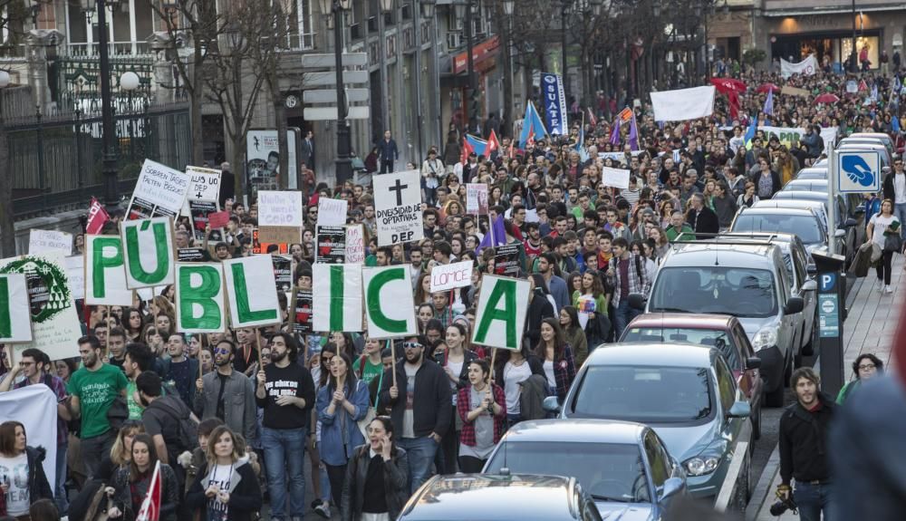 Manifestación contra la LOMCE en Oviedo