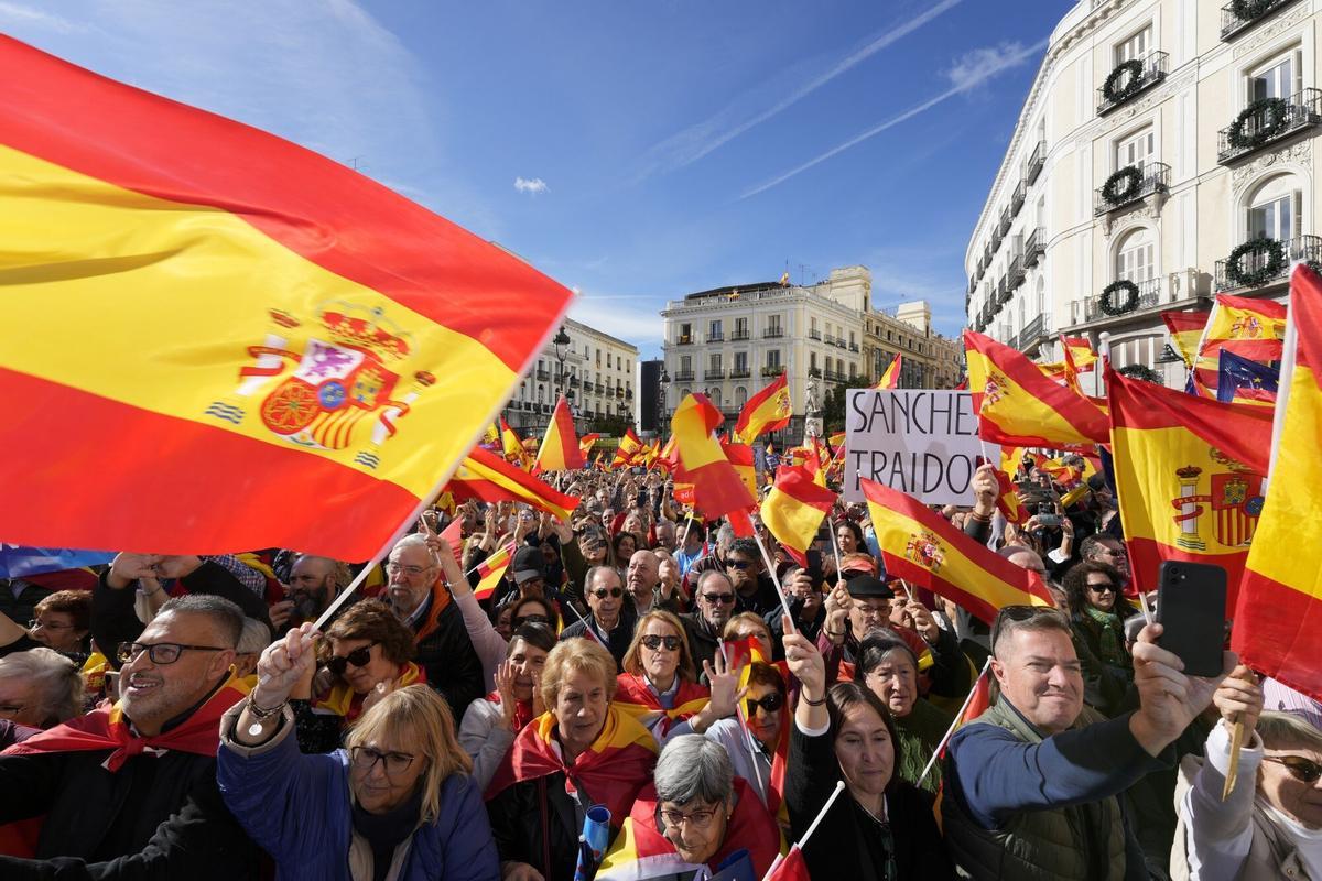 Manifestacions a ciutats de tota España després de l'acord del PSOE i Junts