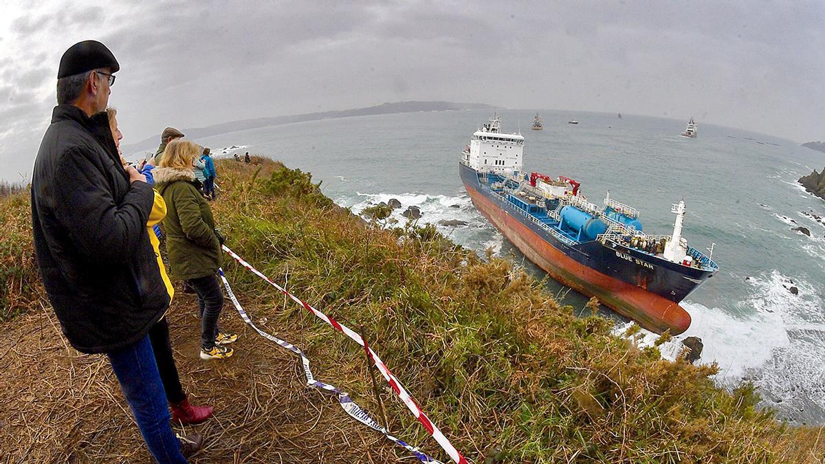 El «Blue Star», encallado en Ares en 2019.
