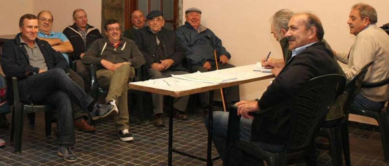 Integrantes del tecor Coto de Castro, en la reciente asamblea anual de la entidad. // Bernabé / Wendy Carolina