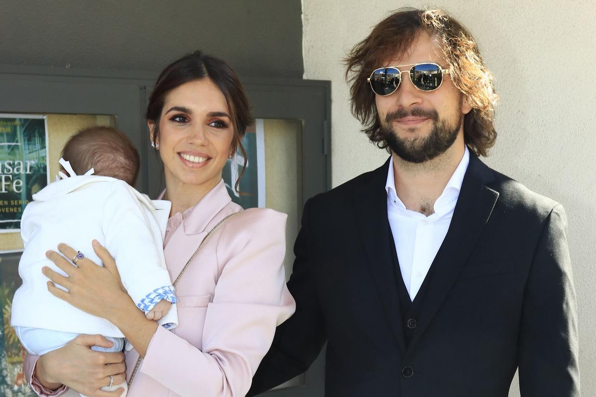 La actriz Elena Furiase y Gonzalo Sierra durante el bautizo de su hijo Noah Sierra Furiase en Madrid