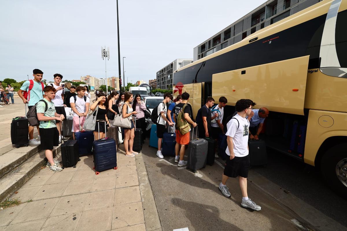 Los alumnos de Zaragoza se marchan a Salou para celebrar el final del curso.
